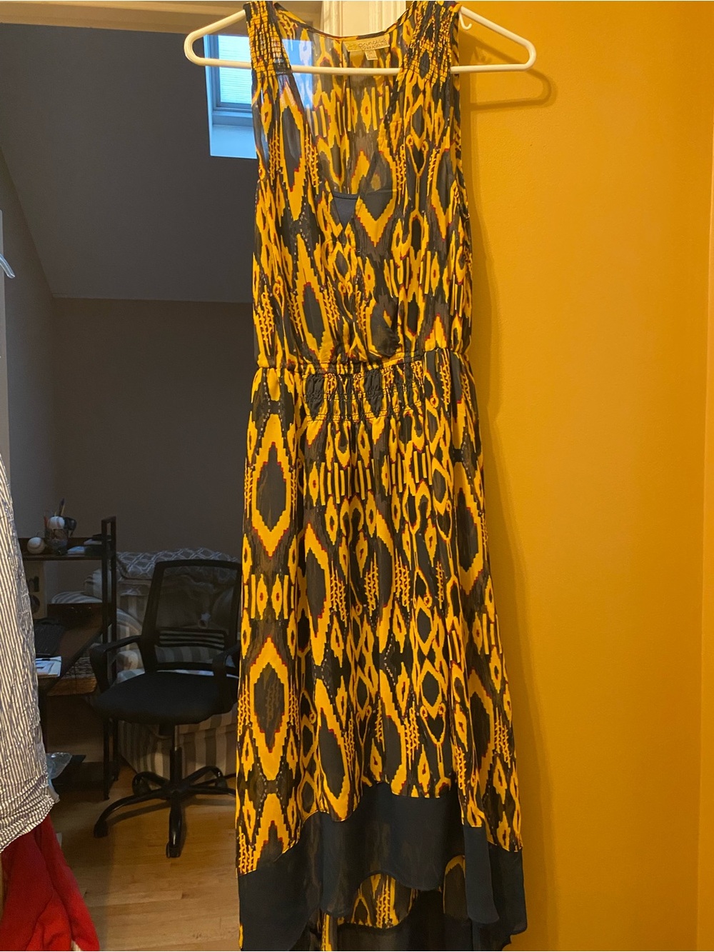 Sleeveless Yellow and Black Patterned Dress